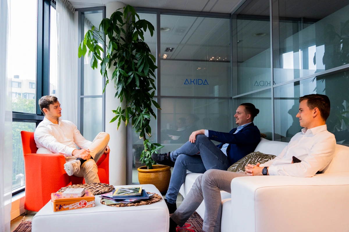 werknemers in een vergadering