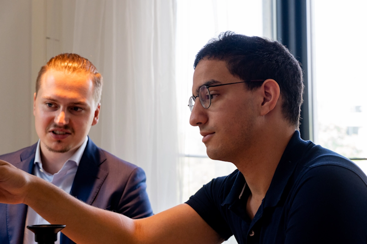 werknemers ismaïl en peter aan het werk