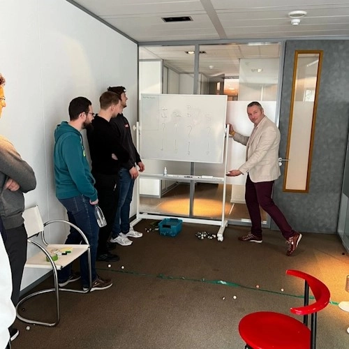 teambuilding activiteit met een knikkerspel